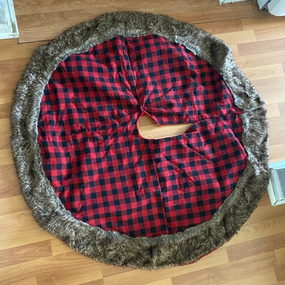 Tree Skirt - Picture 1 of 2